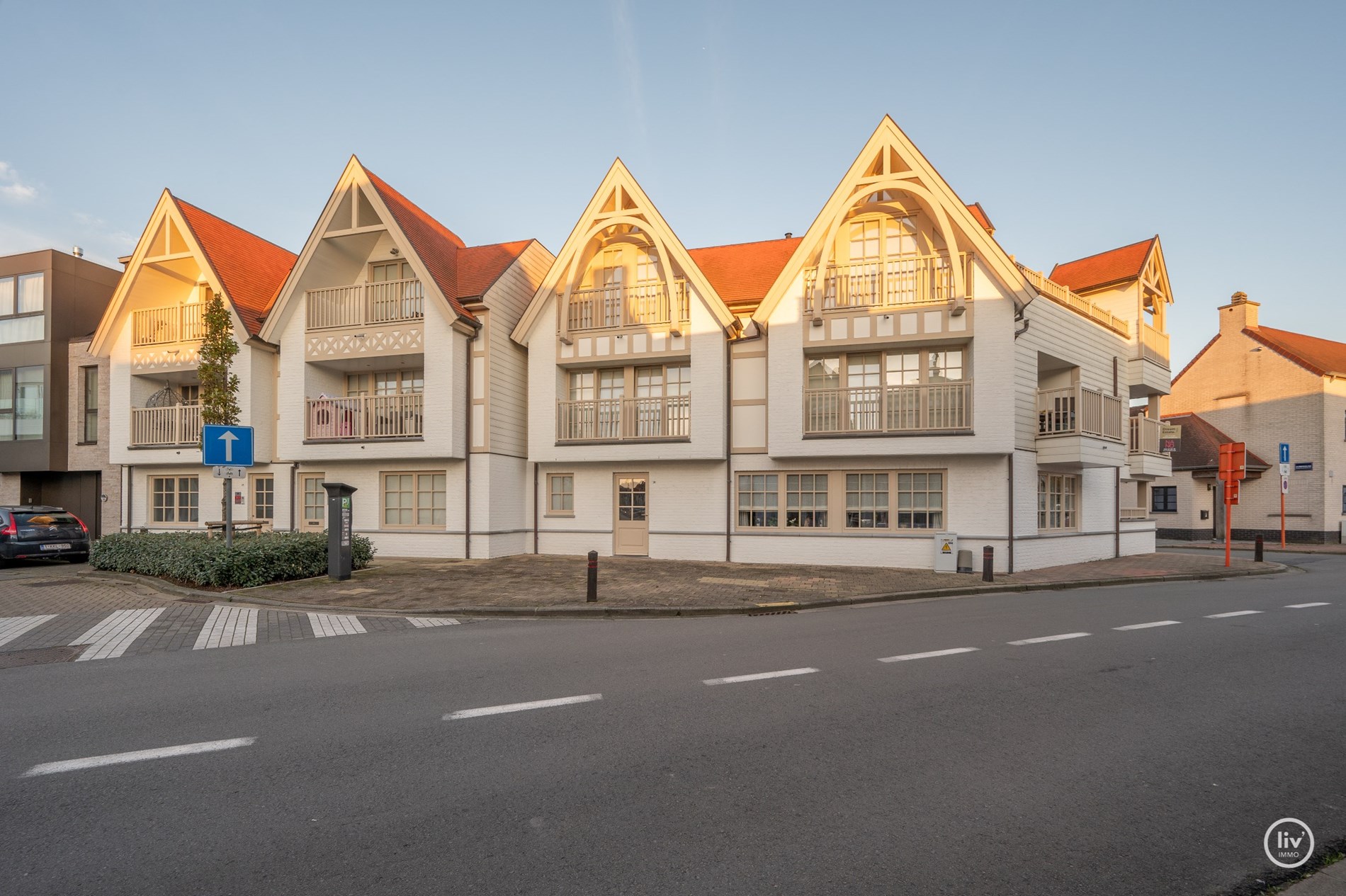 Appartement soign&#233; et contemporain avec une belle terrasse d&#39;angle orient&#233;e au sud, situ&#233; dans le vieux Knokke &#224; distance de marche du march&#233; aux l&#233;gumes de Knokke. 
