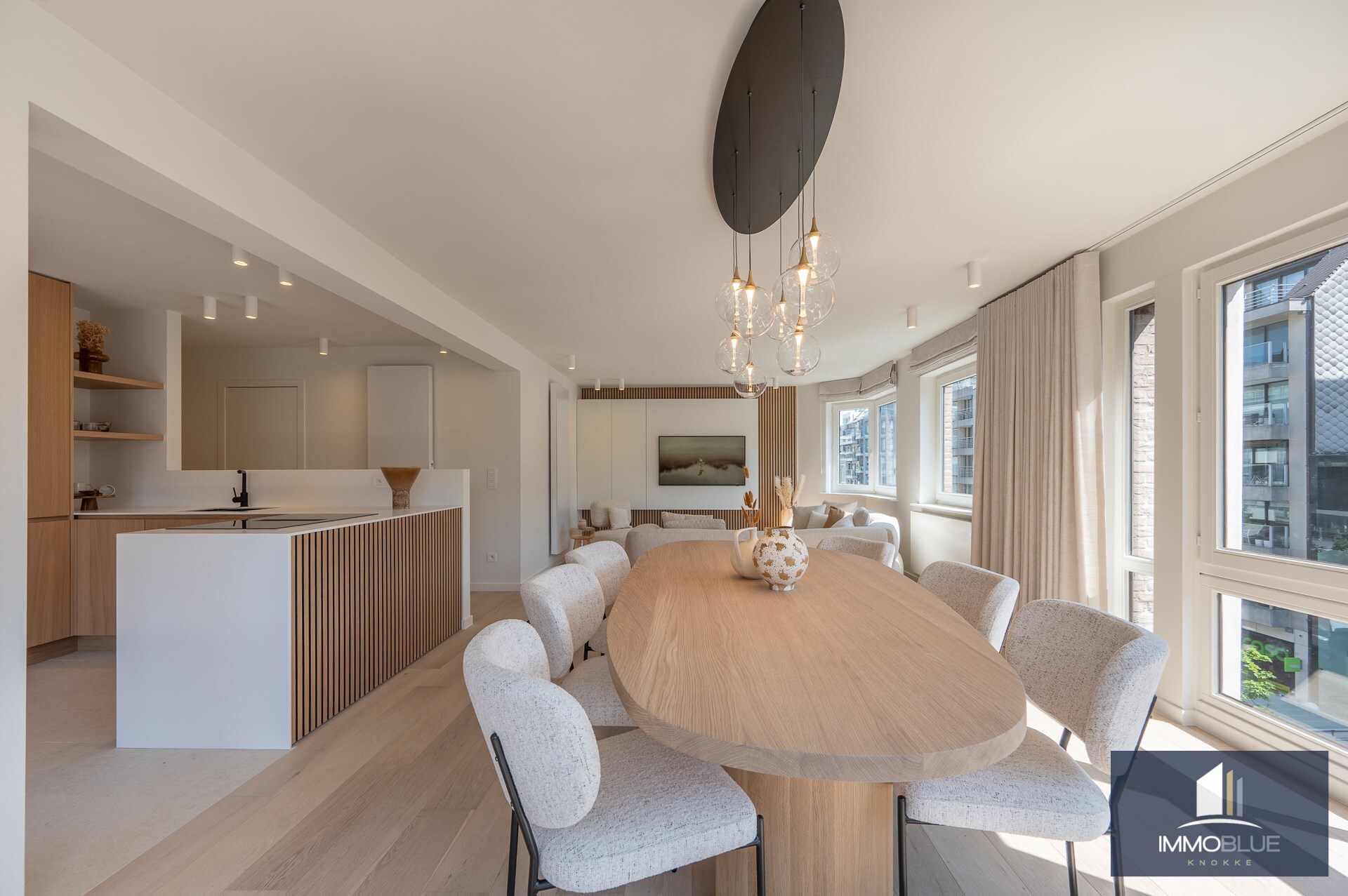 Appartement d’angle avec terrasse orient&#233;e au sud et belle vue sur la mer. 