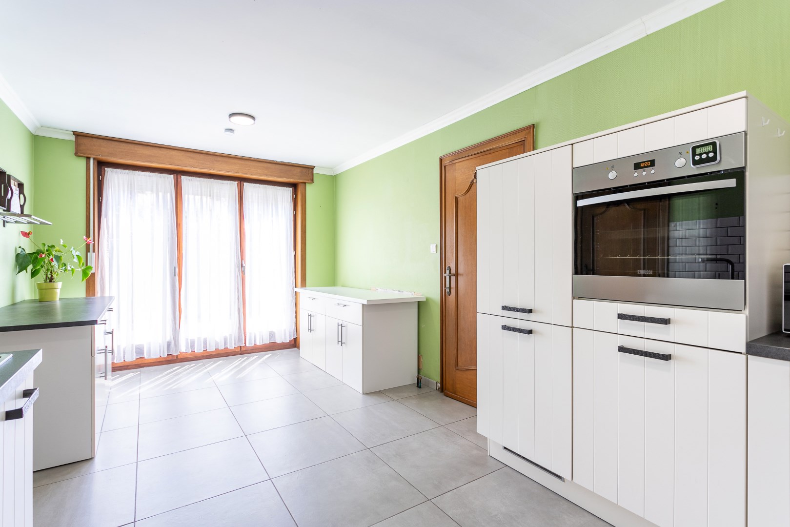 Ruime 4-gevelwoning met 3 slaapkamers, garage en uitbreidingsmogelijkheden (mog. extra slaapkamers,/hobby- of werkruimte) op 9a 39ca 