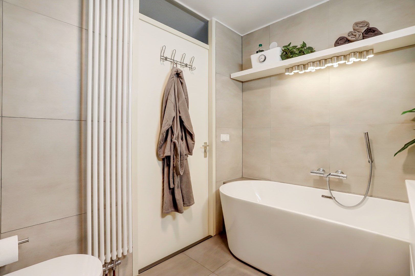 Licht, ruimte en luxe onder &#233;&#233;n dak – ideaal gezinshuis met 3 slaapkamers, moderne keuken, balkon en zonovergoten dakterras! 