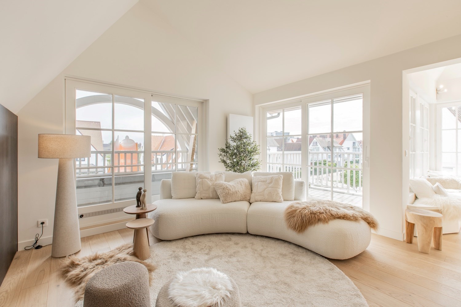 Penthouse lumineux avec agr&#233;ables terrasses ensoleill&#233;es, &#224; seulement 50m &#224; pied de la digue d&#39;Albertstrand. 