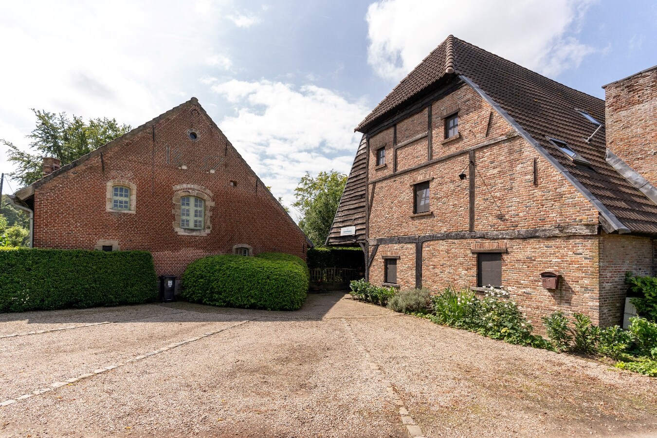 Prachtige, authentieke hoeve op ca. 6.619 m2 te Ranst (Optioneel bij te kopen B&amp;B met achterliggende bijgebouwen) 