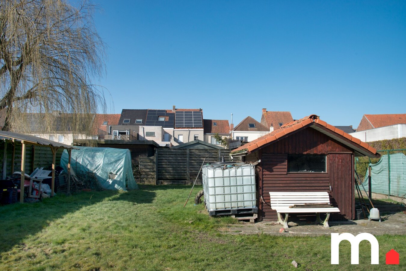 Charmante woning met ruime tuin dichtbij de Leieboorden te Wevelgem ! 