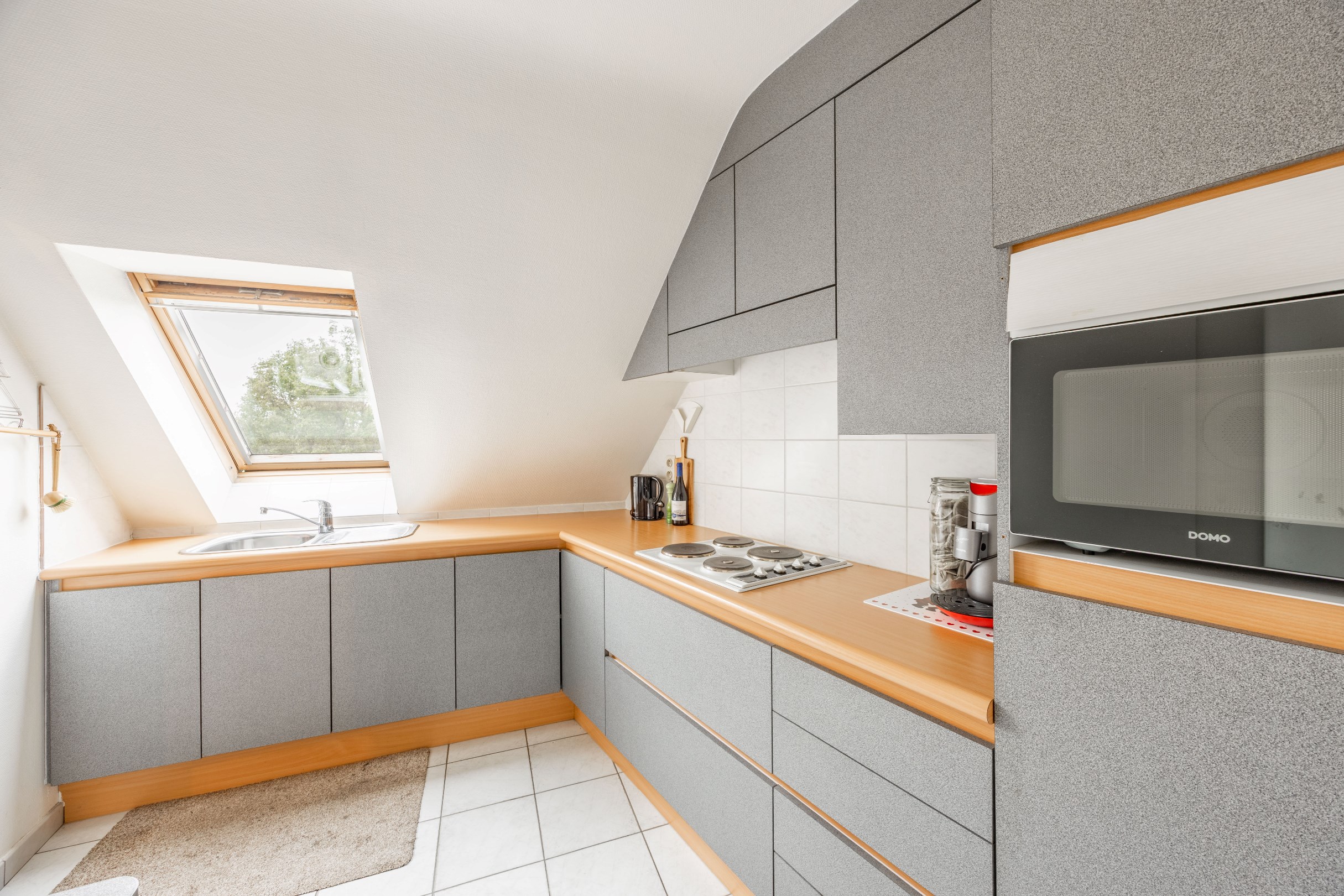 INVESTERINGSEIGENDOM MET 4 APPARTEMENTEN EN 4 GARAGES 