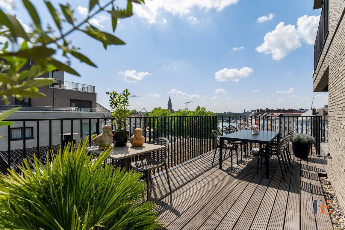 Mooi gelegen appartement langsheen het water met terrassen en parkeerplaats te Gent 