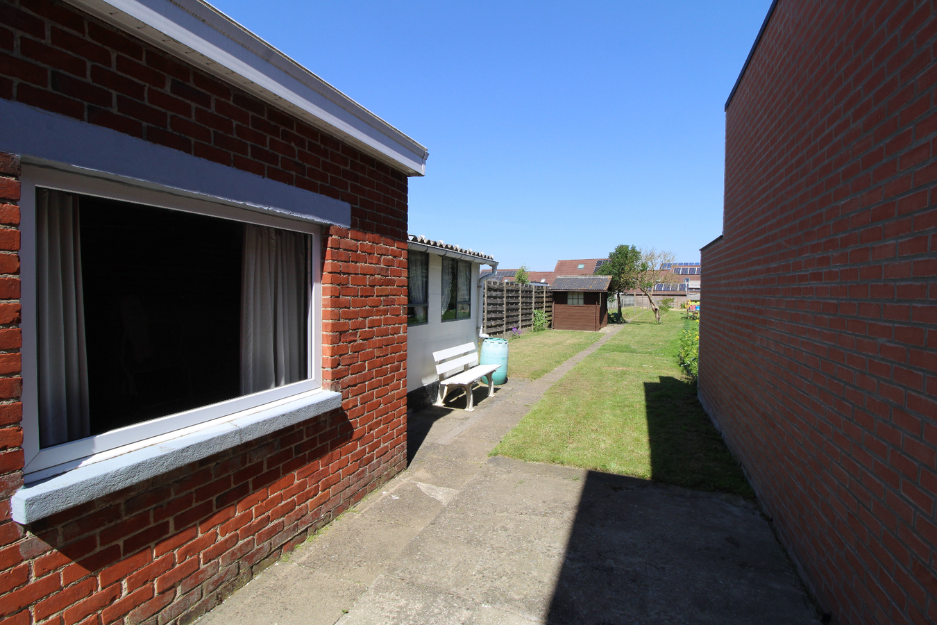 Rijwoning met 3 slaapkamers en tuin met uitweg te Roeselare 