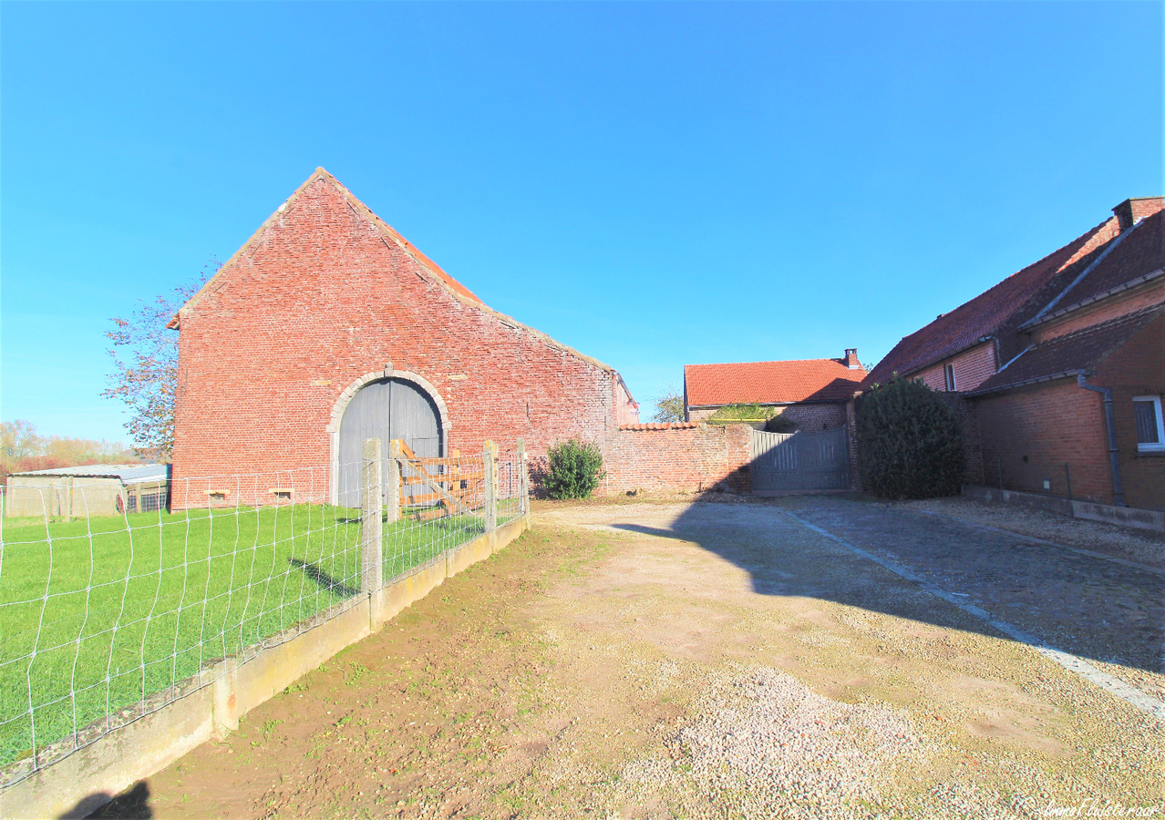 EN OPTION - Maison avec annexes et pr&#233;s sur environ 1ha &#224; Tollembeek/Galmaarden (Brabant Flamand) 