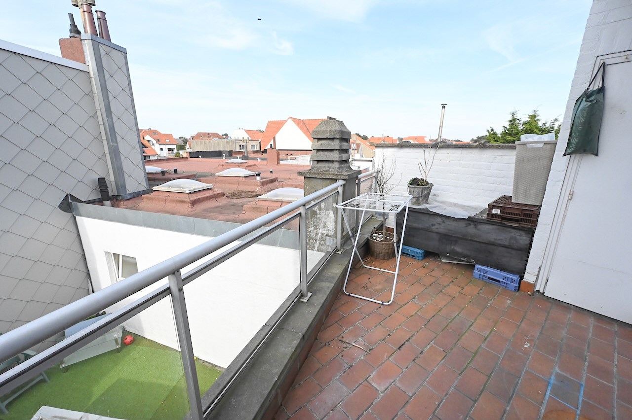 Appartement de 2 pi&#232;ces pr&#234;t &#224; emm&#233;nager, non meubl&#233;, avec 2 terrasses &#224; distance de marche de l&#39;avenue Lippens. 