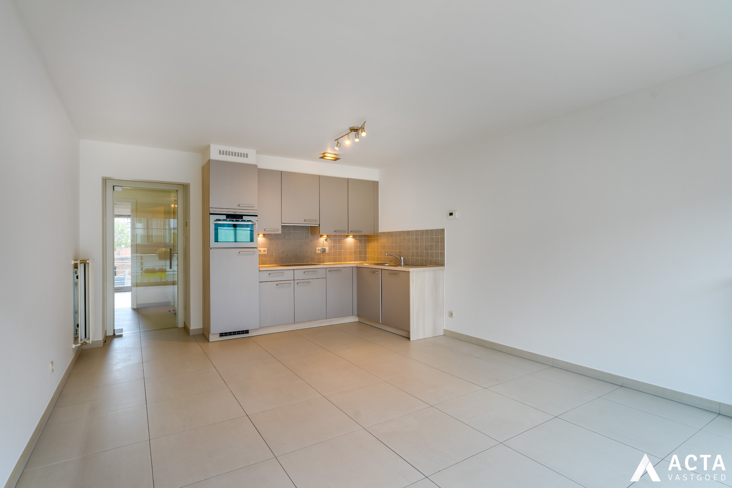 Instapklaar appartement met twee terrassen in Mariakerke! 