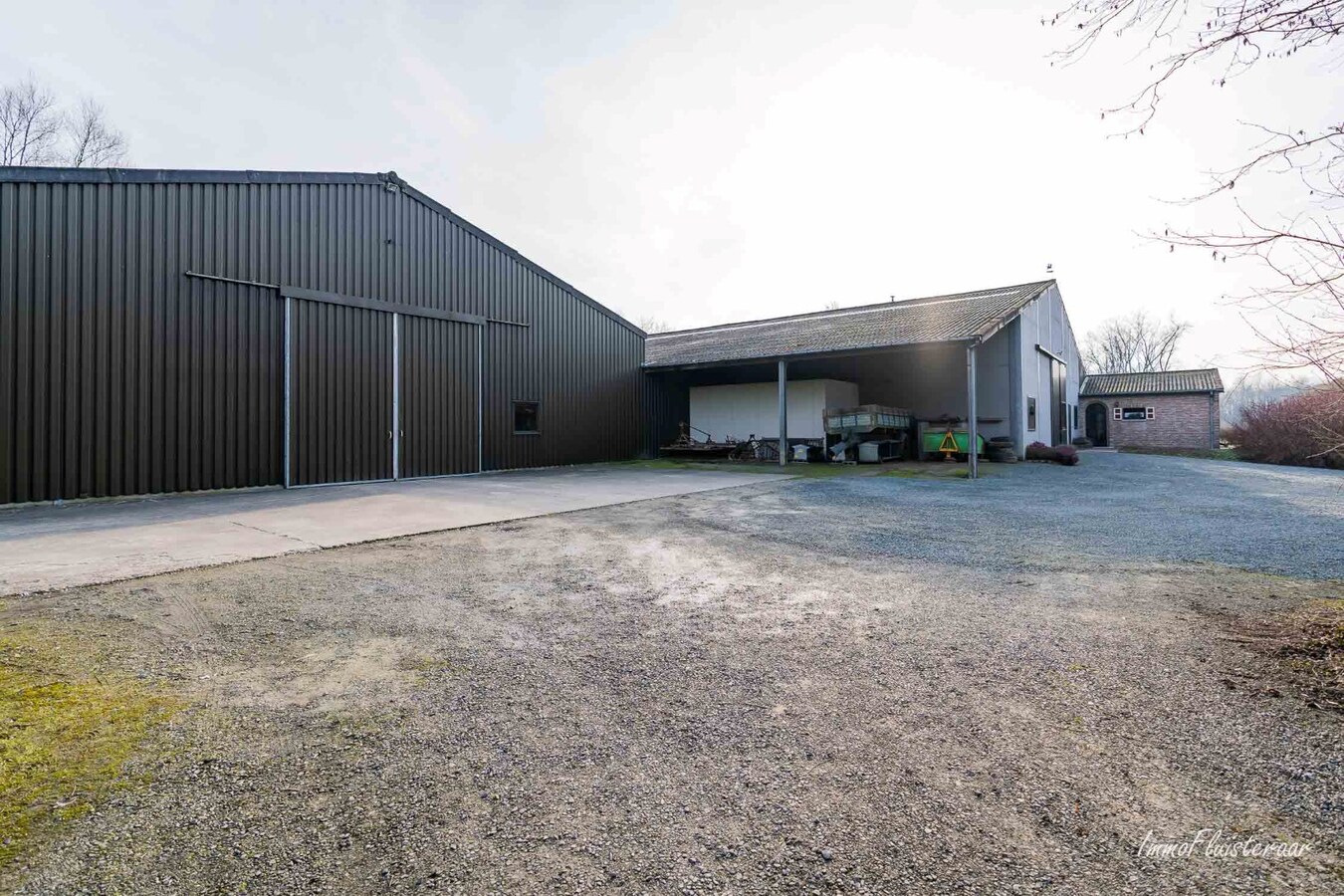 Boerderij met (bedrijfs)woning, loodsen en paardenfaciliteiten op ca 7,4 ha te Asse (Vlaams-Brabant) 