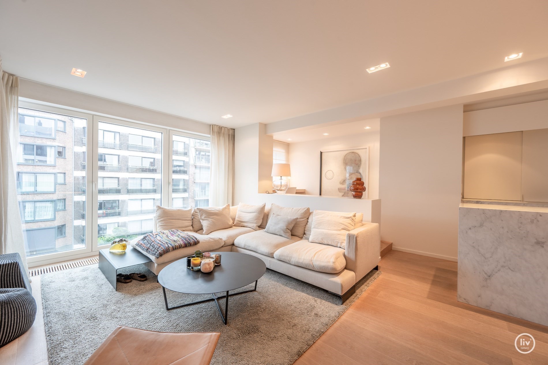 Bel appartement r&#233;nov&#233;, spacieux avec 2 chambres et une belle fa&#231;ade, situ&#233; au centre de l&#39;avenue Lippens &#224; Knokke. 