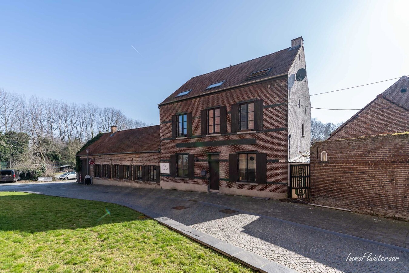 House with horse accommodation/ riding school on approx. 1ha in Mollem (Asse; Flemish Brabant) 