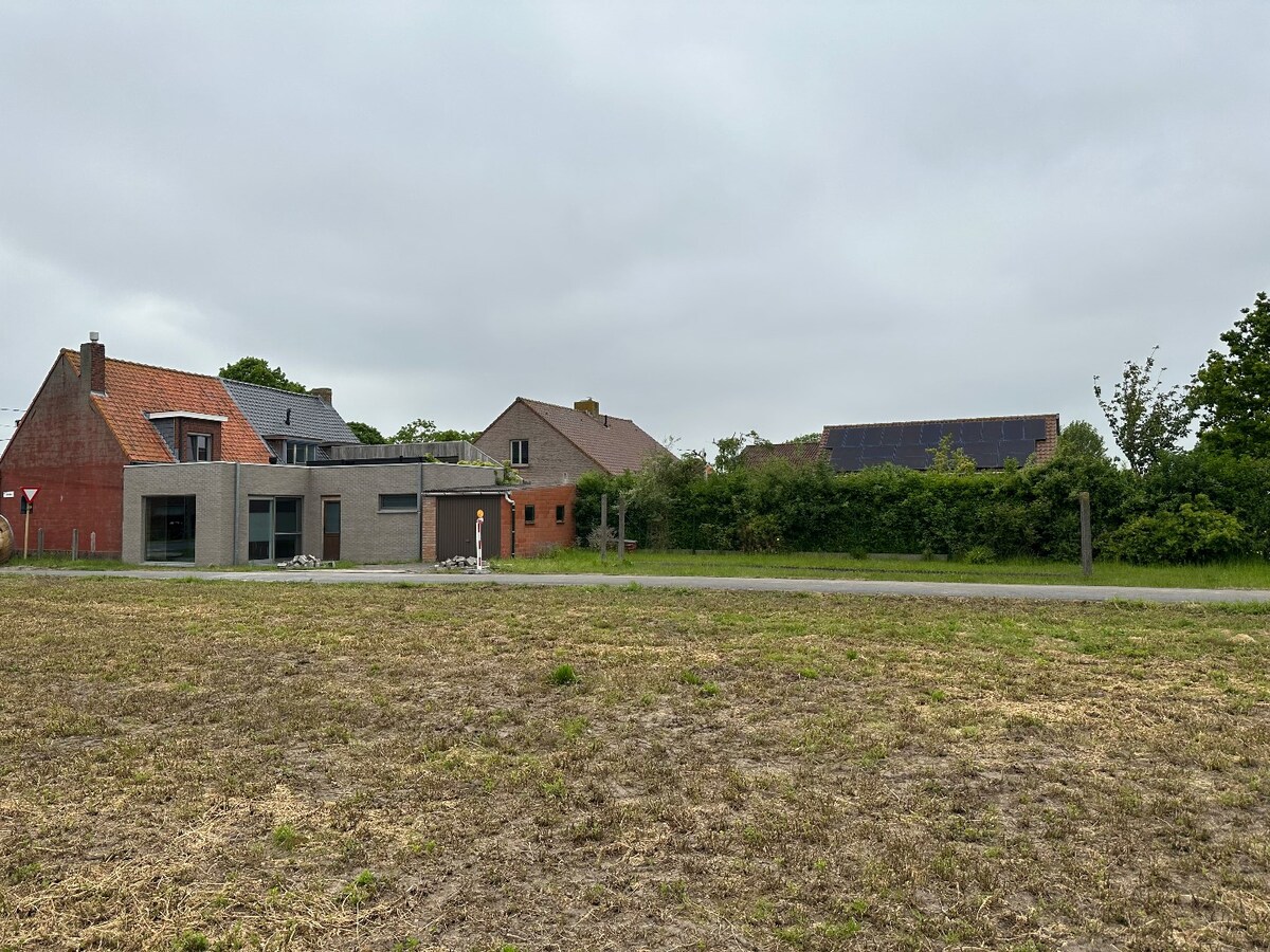 Woning met 2 slaapkamers en garage te Eernegem 