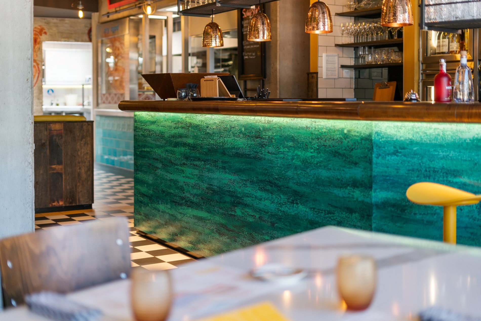 Handelspand te huur – Instapklaar restaurant (volledig uitgerust) in centrum Knokke. 