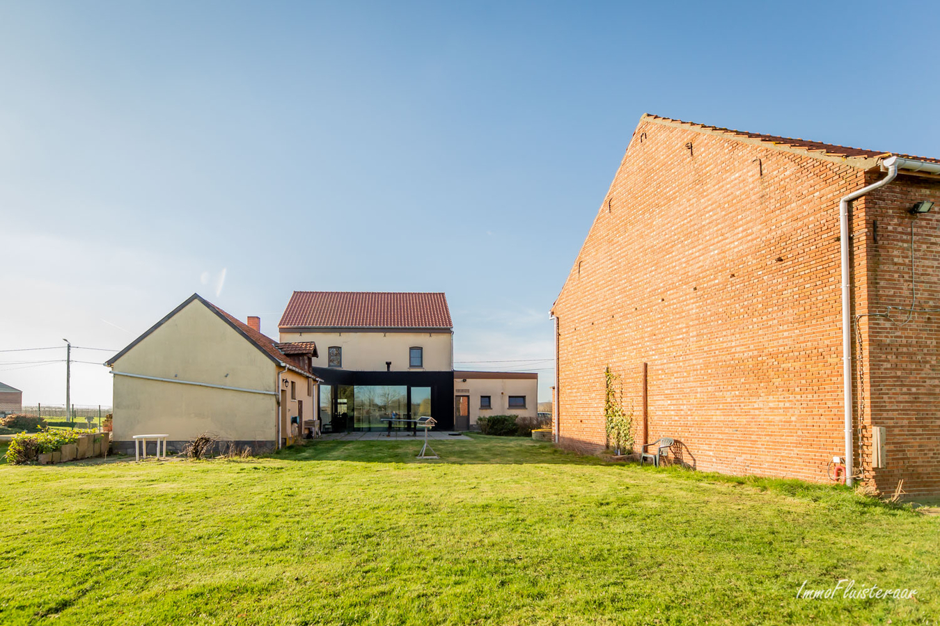 Deels gerenoveerde woning met stalgebouw en weiland op ca. 1,8ha te Kortenaken (Vlaams-Brabant) 