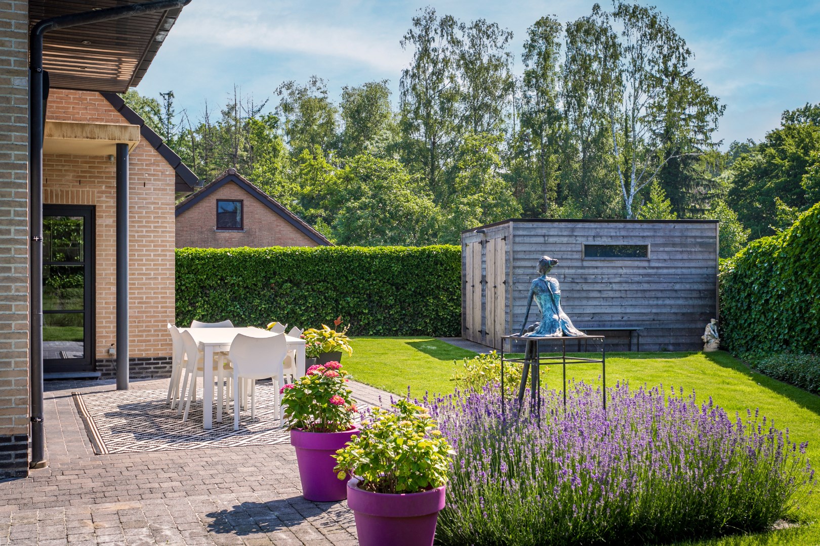 Instapklare woning met 3 slpks, garage en tuin te Halle 