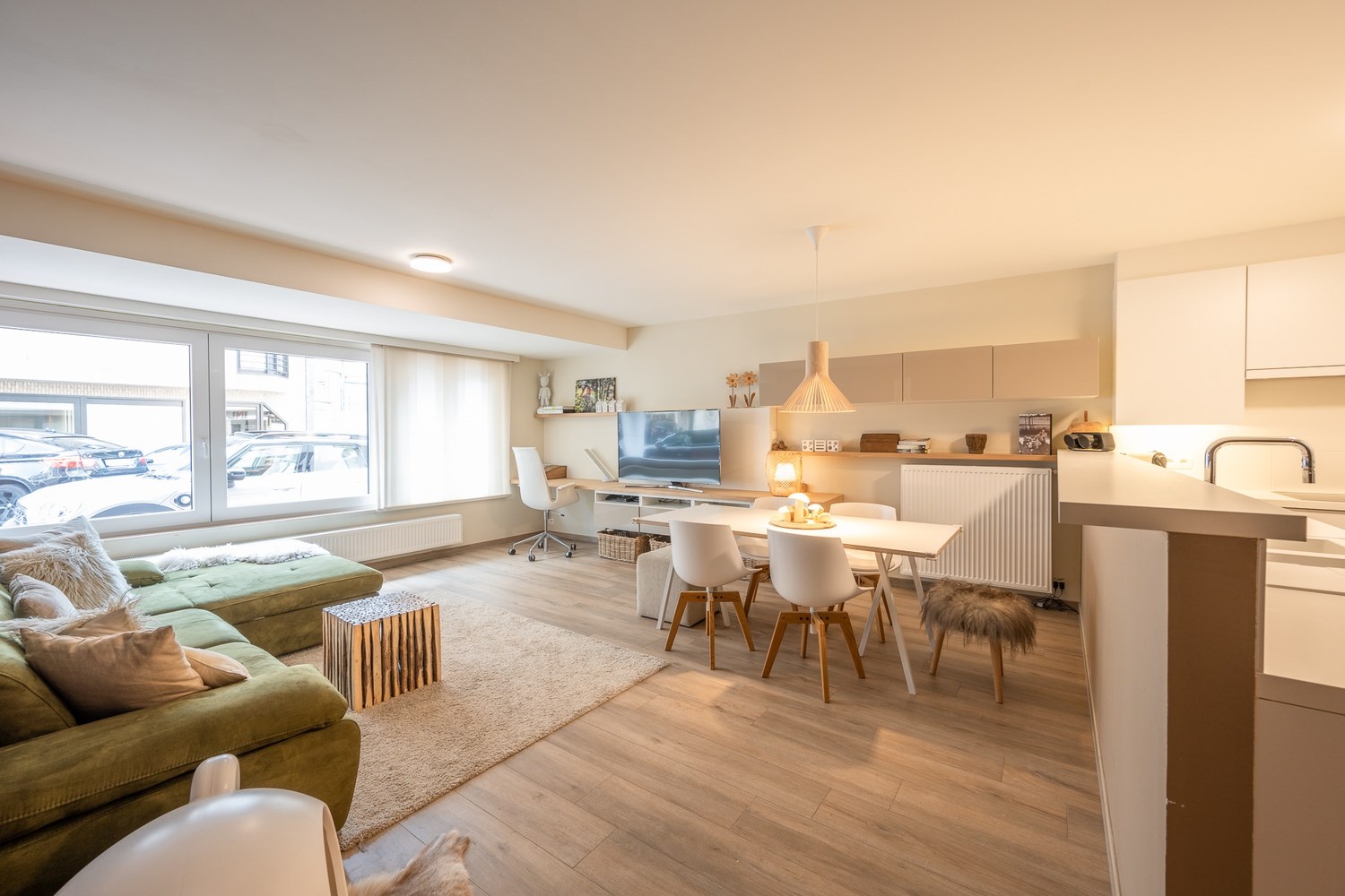 MEUBL&#201; : Appartement rez-de-chauss&#233;e unique et r&#233;cemment meubl&#233; avec un beau jardin ensoleill&#233;, id&#233;alement situ&#233; pr&#232;s de l&#39;avenue Dumortier &#224; Knokke. 