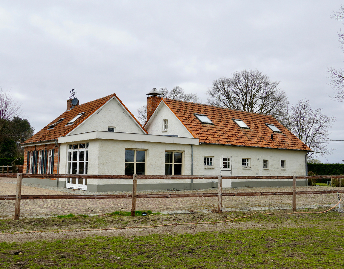 Charmante woning met stallen en aanhorigheden te Poppel op 1,1ha 