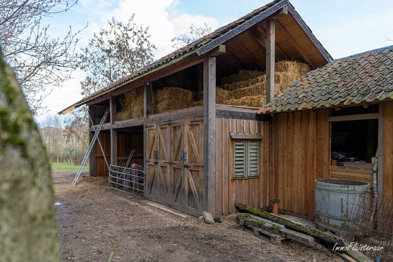 Unieke eigendom inclusief B&amp;B/vakantiewoningen, woonhuis en stal met veel charme op ca. 2,7 ha te Voeren 