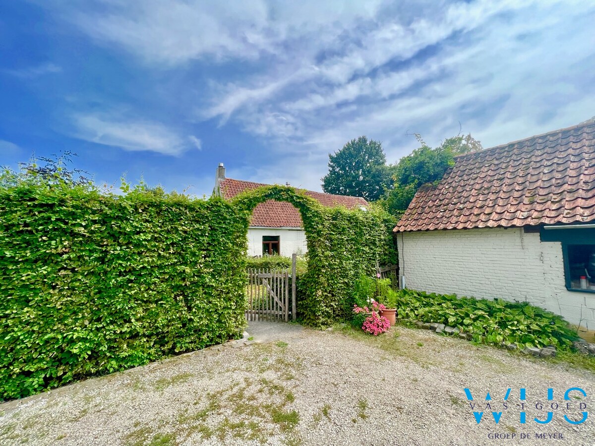 Idyllisch gelegen hoeve op 6.802 m&#178; te ASSENEDE ! 