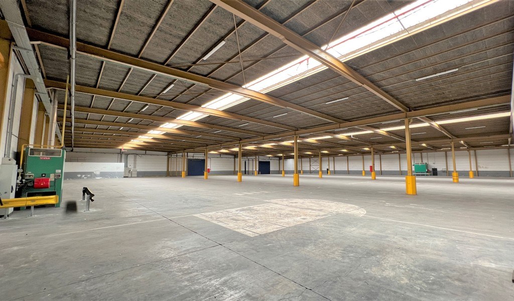 Magazijnen te huur vlakbij afrit E17 in Sint-Niklaas