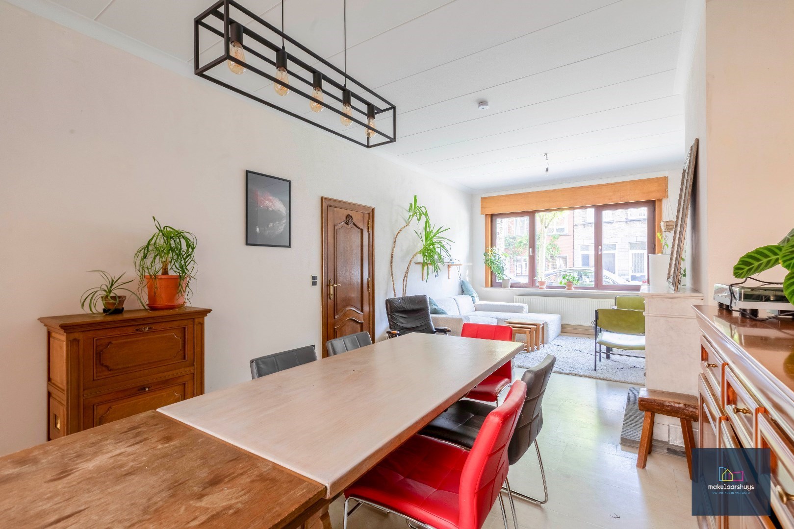 Ruime woning met tuin en dubbele garage in Gent 