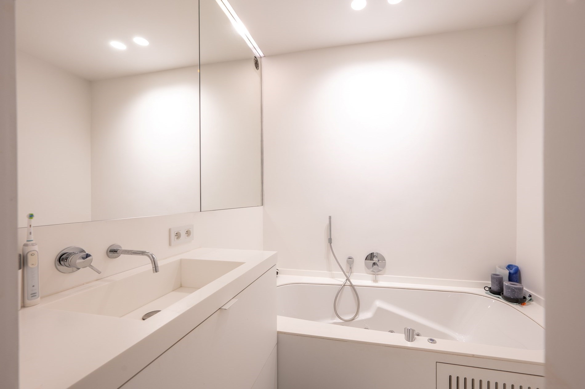 Gemeubeld - Luxe hoekappartement met panoramisch zeezicht en royale terrassen 