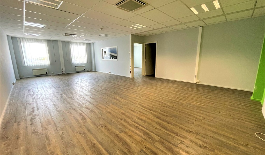 Magazijnen en kantoren te huur in Immogranit Building in Drongen