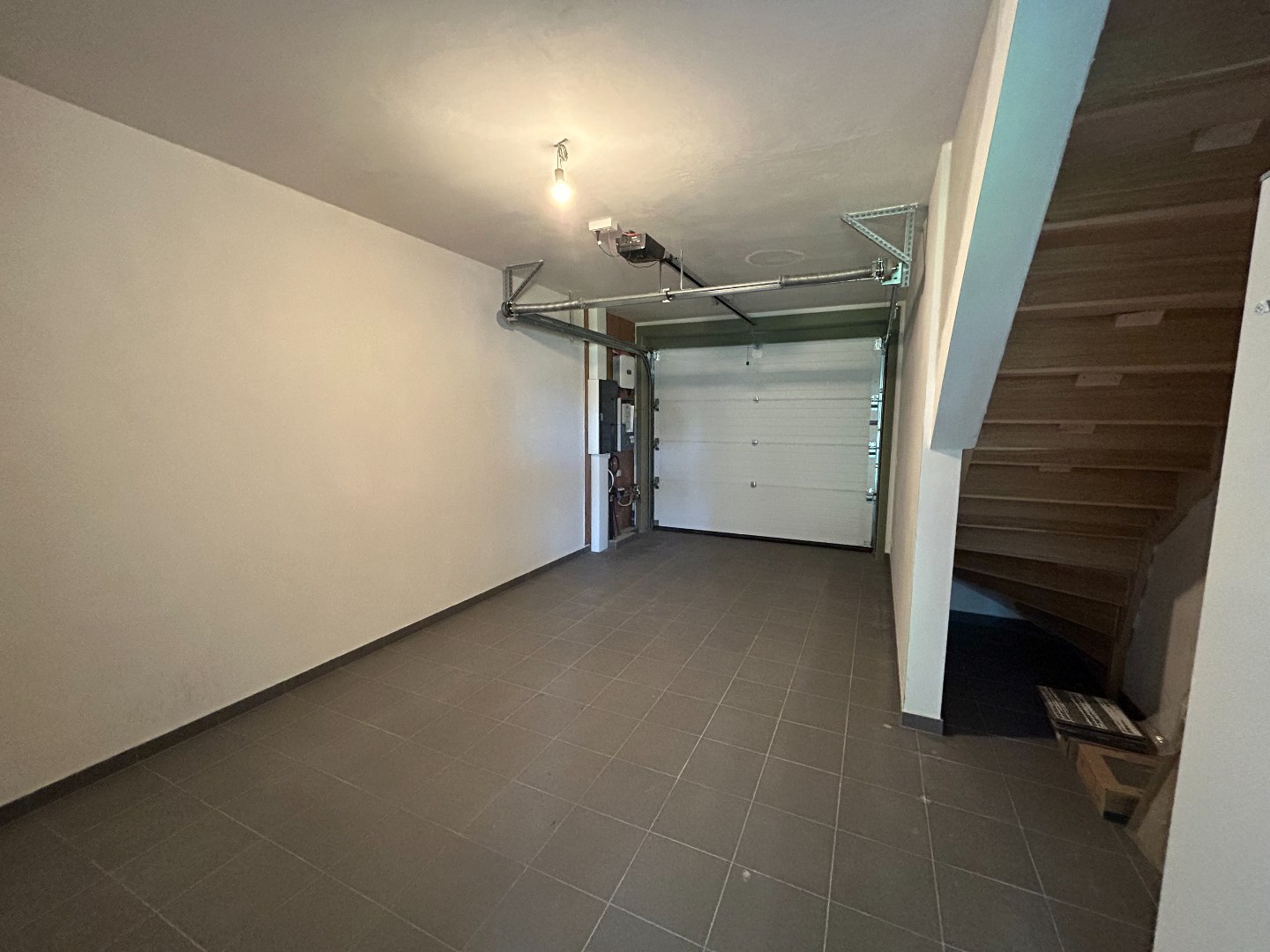 Kwalitatieve gezinswoning met garage en tuin op 442m&#178; 