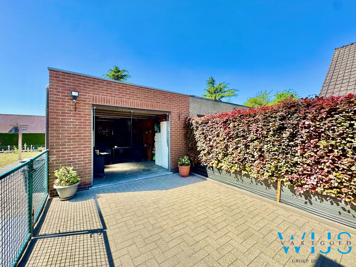 Woonhuis op 1000m&#178; in hartje Ertvelde ! 