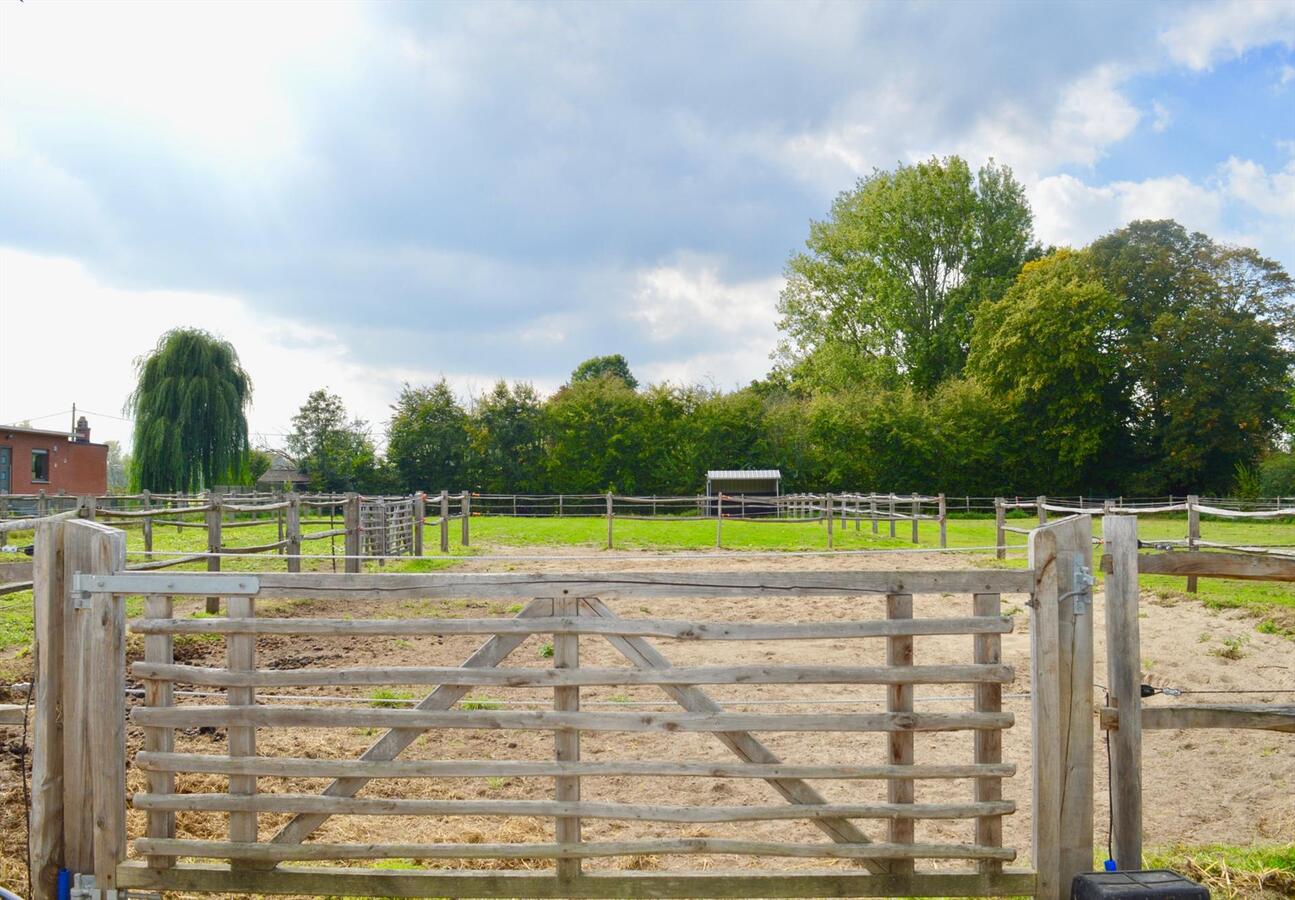 Charmant landhuis met schuur op 15 are (met optie tot aankoop paardenaccommodatie) 