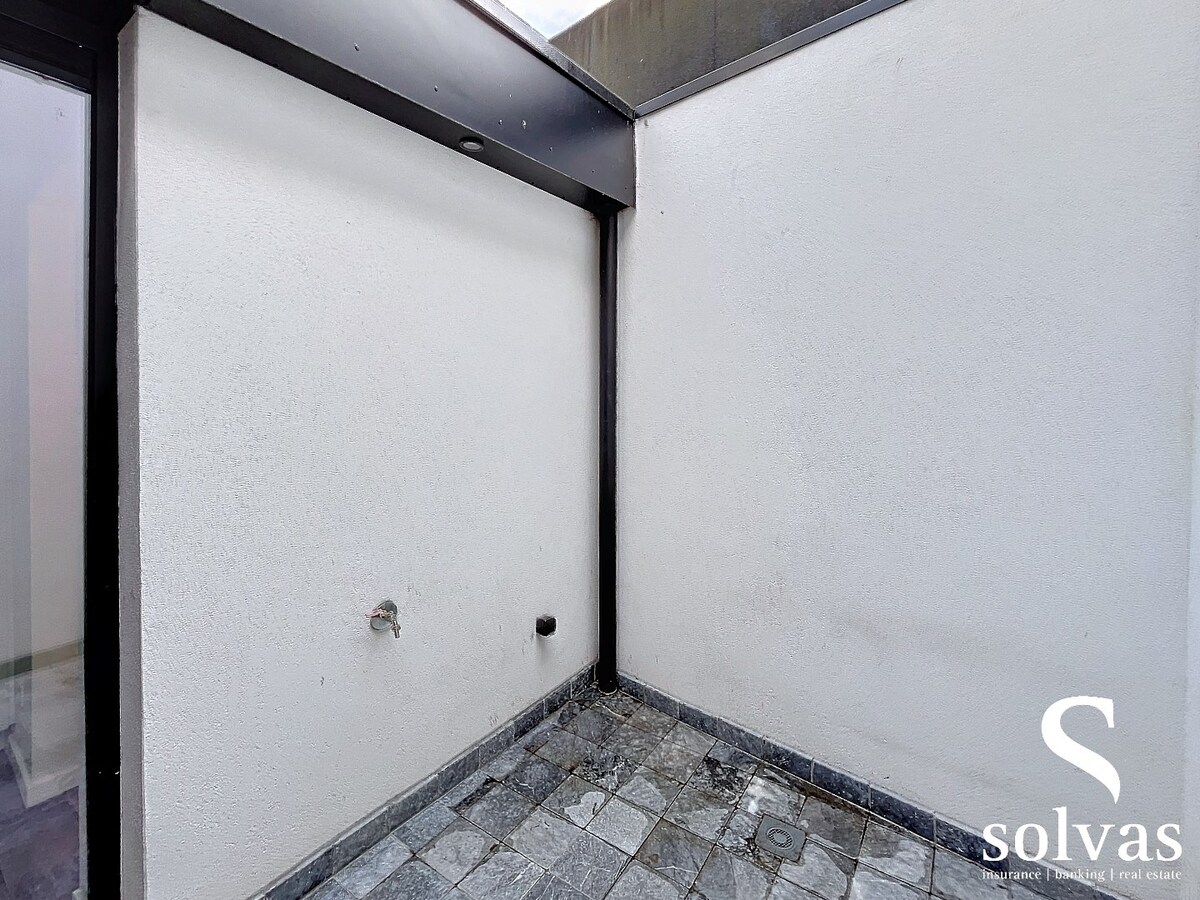 Gerenoveerde woning met 3 slaapkamers in Drongen met kwalitatieve afwerking. 