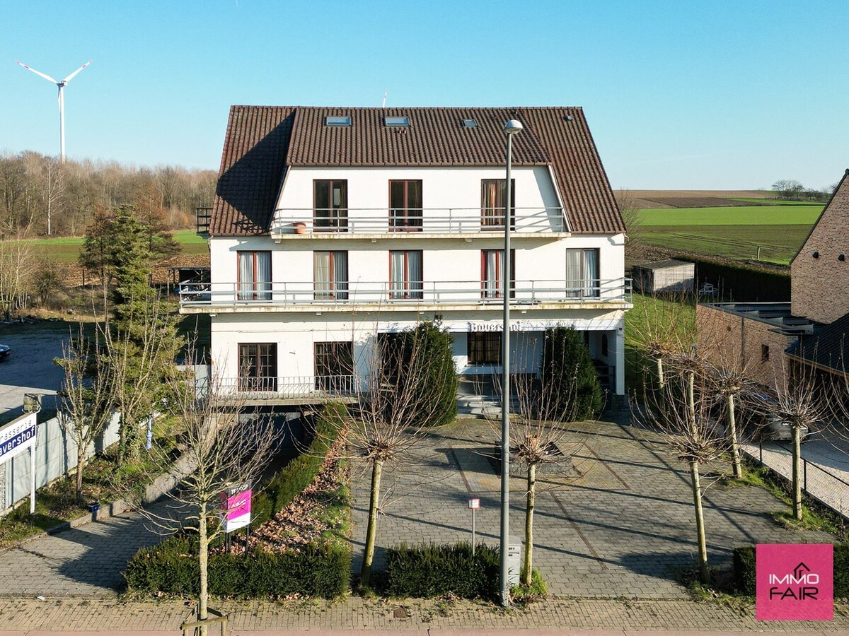 Polyvalent hotel op perceel van 2755 m&#178; 