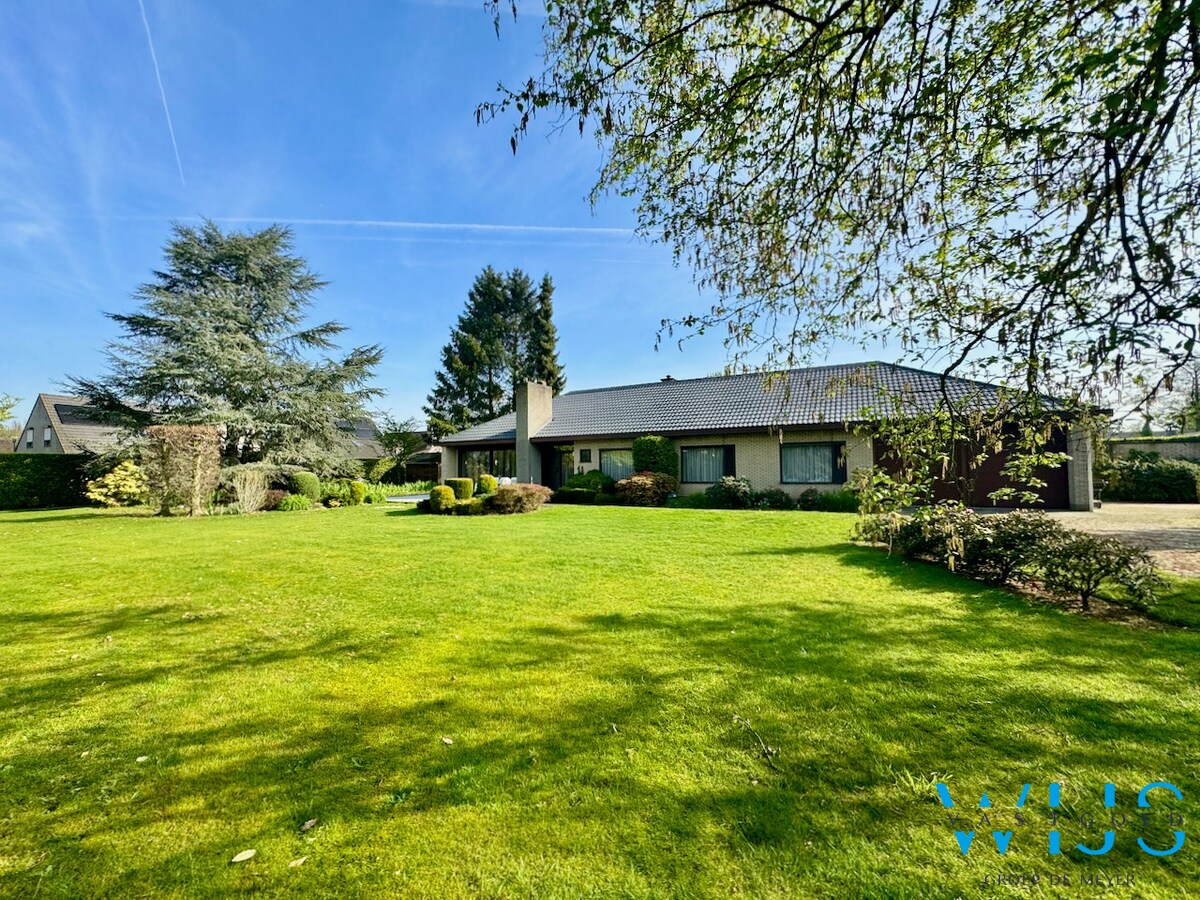 Schitterend woonhuis op een fantastisch perceel van 2859 m&#178; te Drongen ! 
