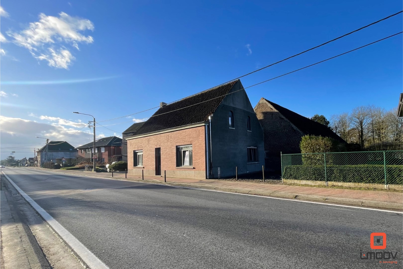 Charmante hoeve met landbouwgrond op gunstige locatie 