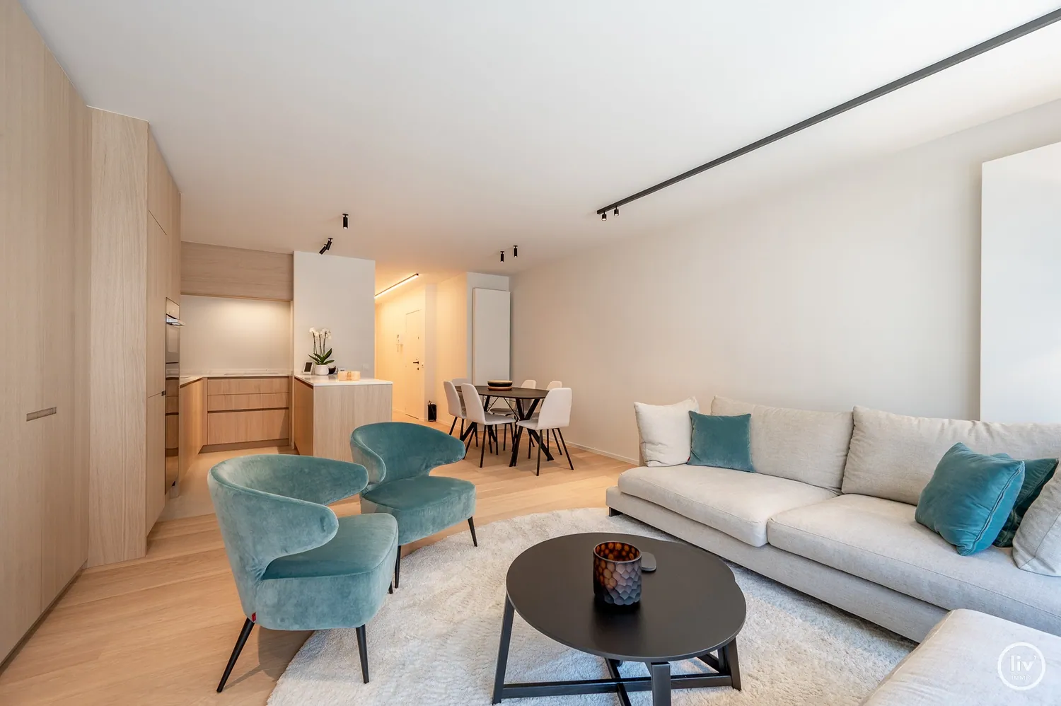 Prachtig gerenoveerd appartement met gezellig terras centraal gelegen  op de Leopoldlaan te Knokke.