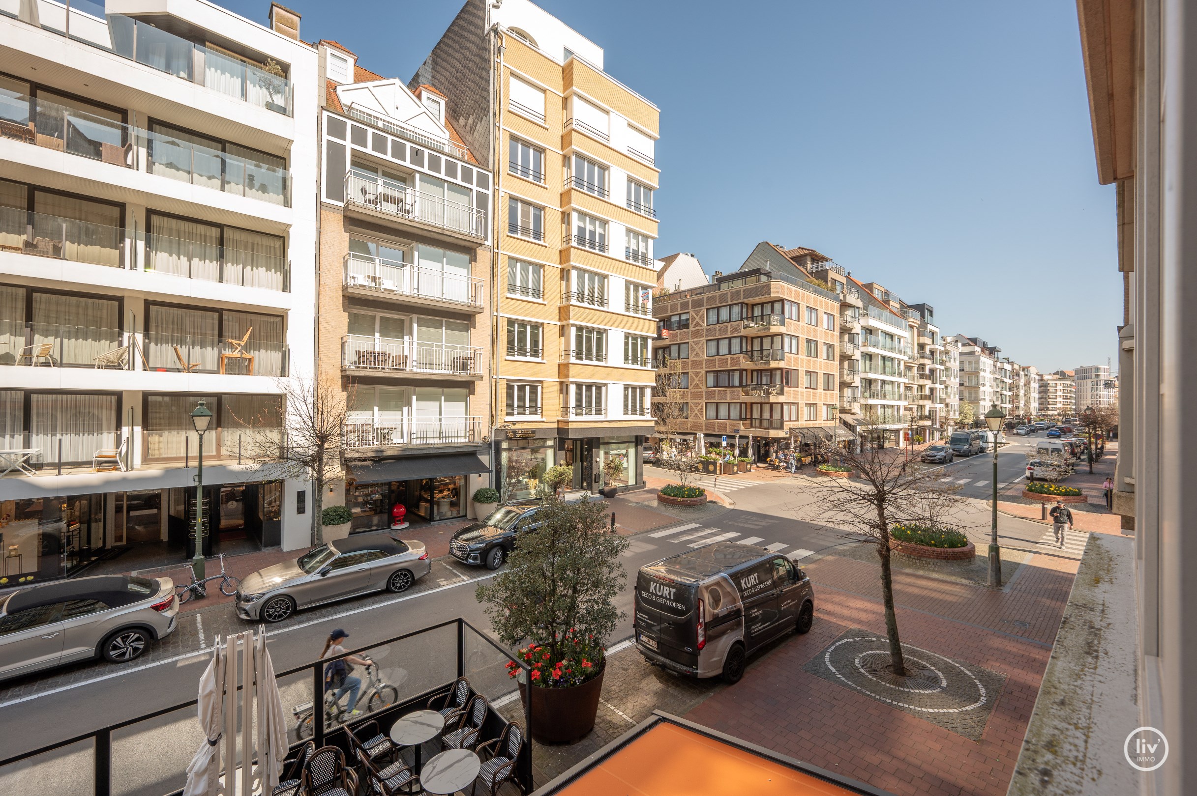 Instapklaar appartement met mooi zonneterras, gelegen op de Dumortierlaan. 