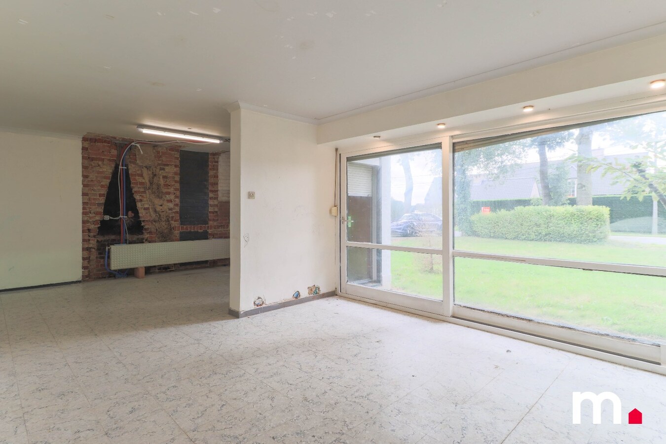 Stevige villa op 900m2 met Atelier en grote tuin in Heestert! 