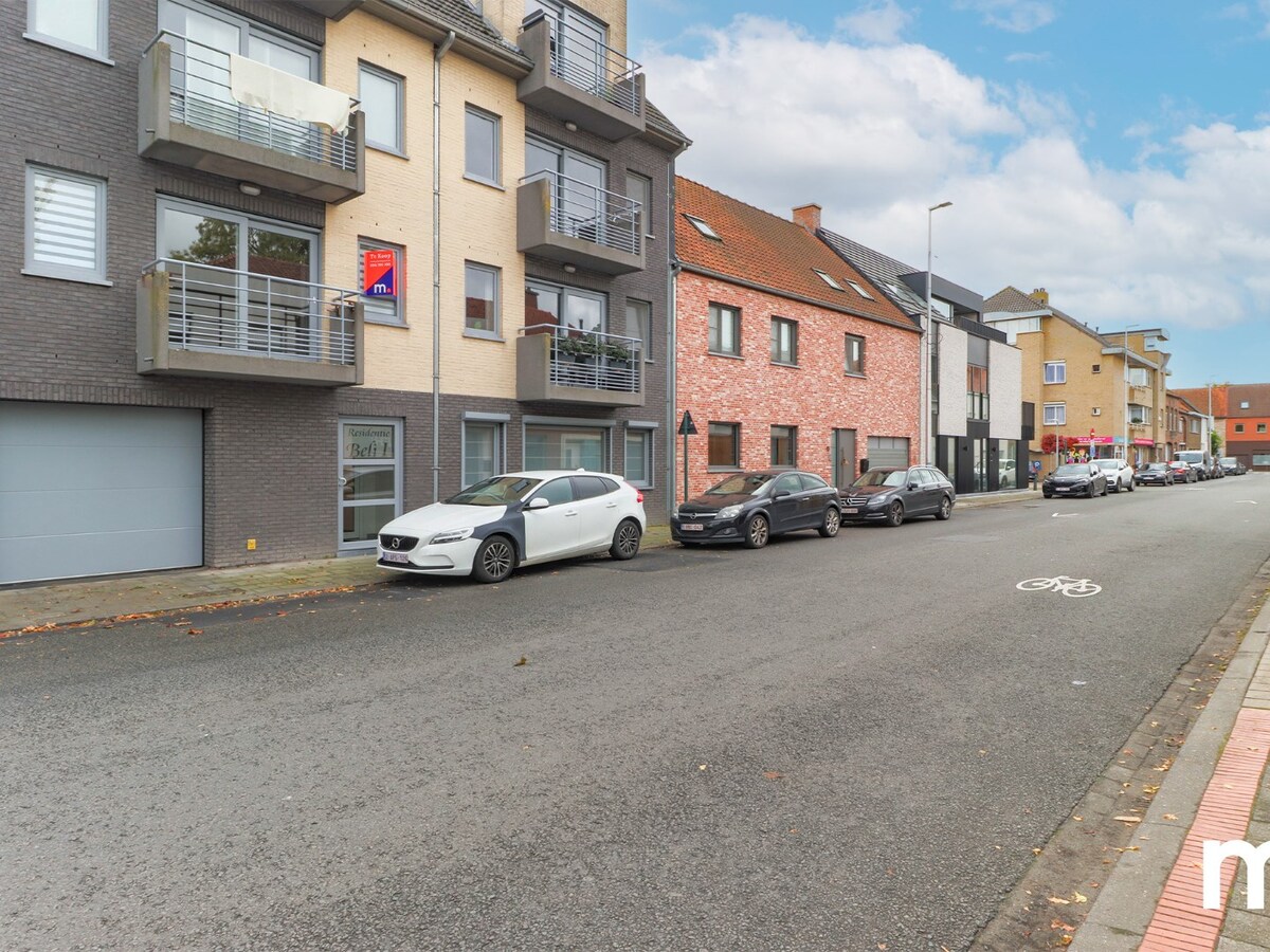 Perfect onderhouden 2 slaapkamer appartement met overdekte staanplaats &#233;n EPC A te Gullegem ! 