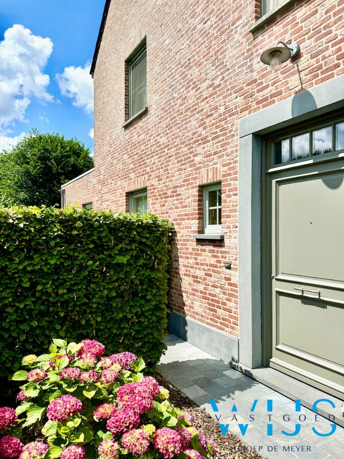 Prachtige recente woning in een zeer rustige wijk te Ertvelde ! 