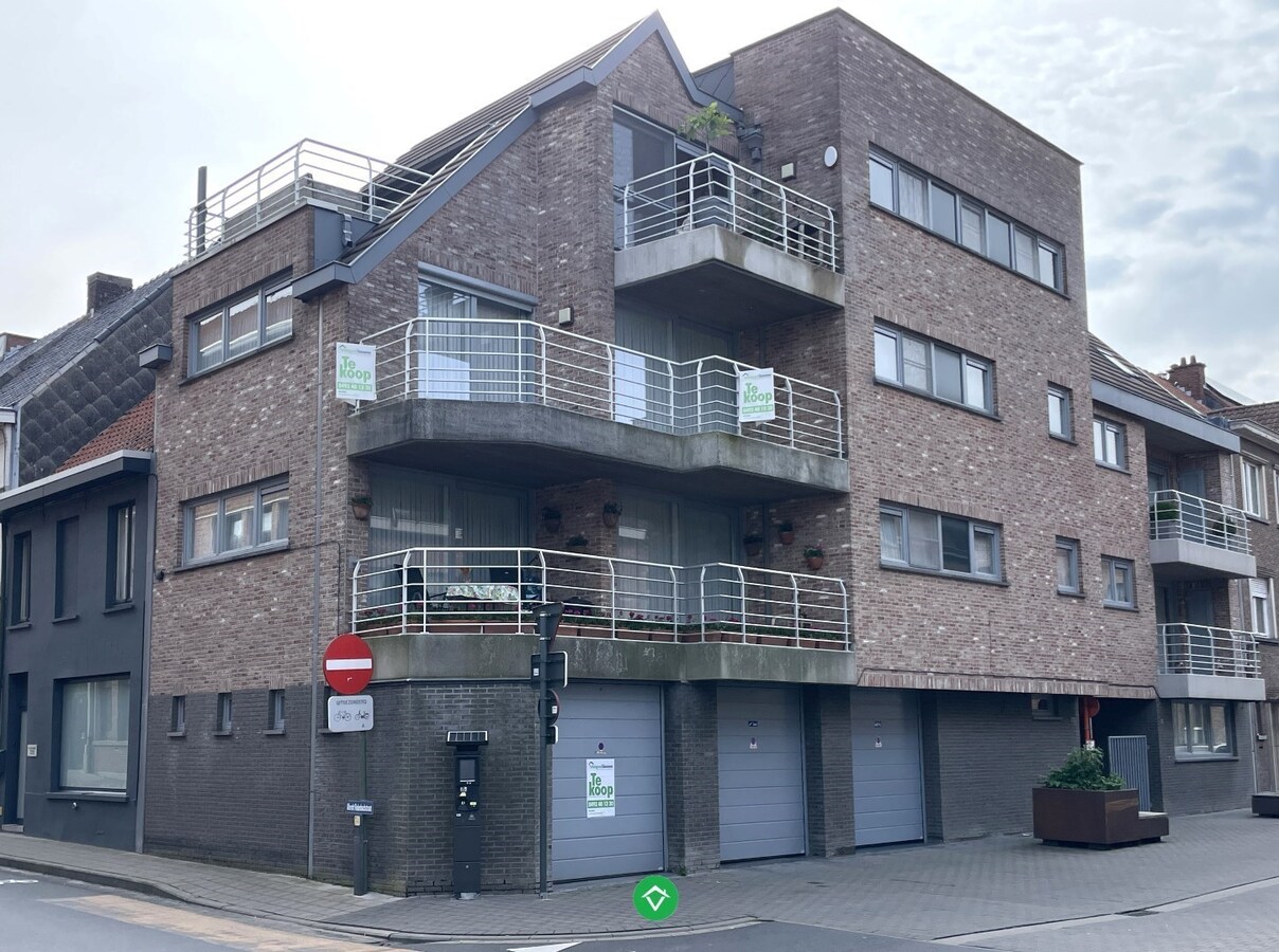 Appartement met 2 slaapkamers, terras en garage te centrum Roeselare 