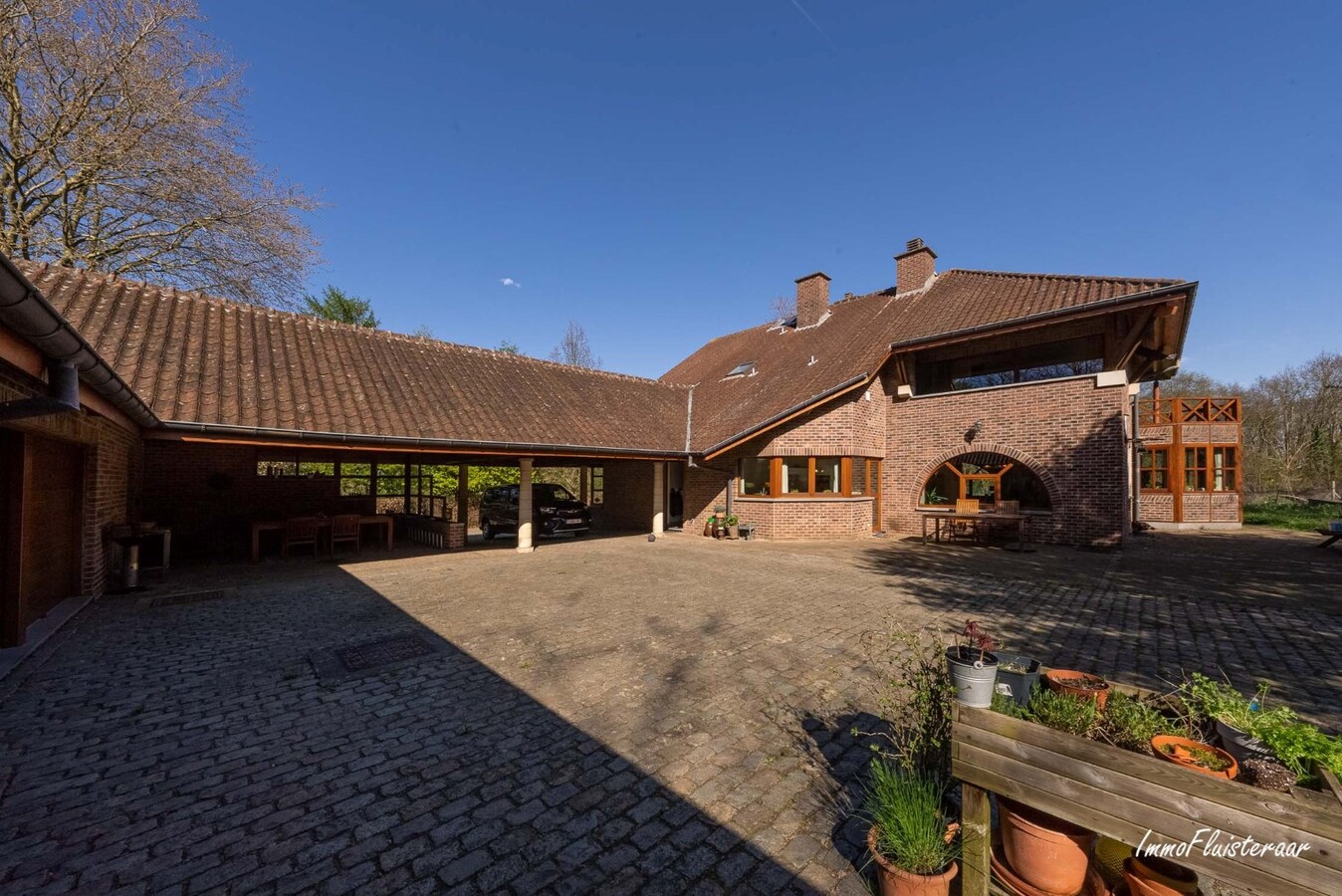 Uniquely located spacious square farm on approximately 4.2 hectares in Aarschot (Flemish Brabant) 