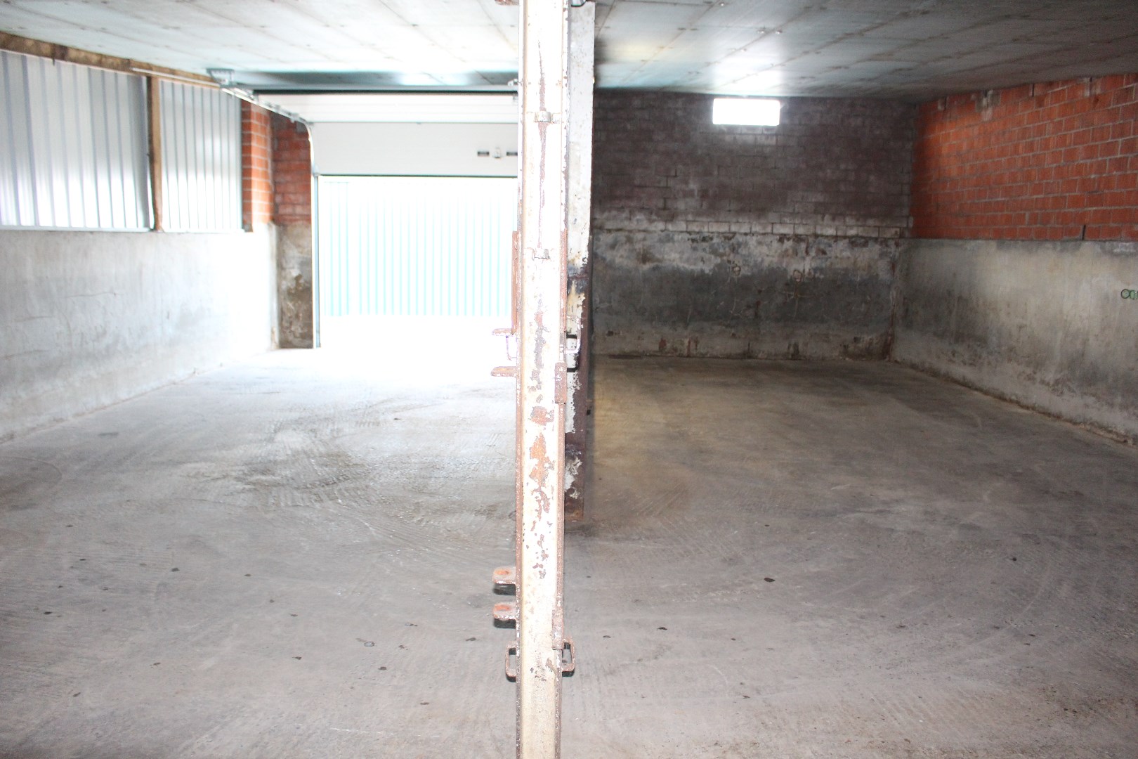 Opslagplaats van 120 m&#178; te huur in Meulebeke 