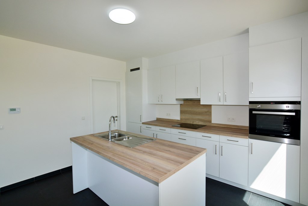 Halfvrijstaande nieuwbouwwoning met 3 slpks en dressing op perceel van 4a 88ca. 