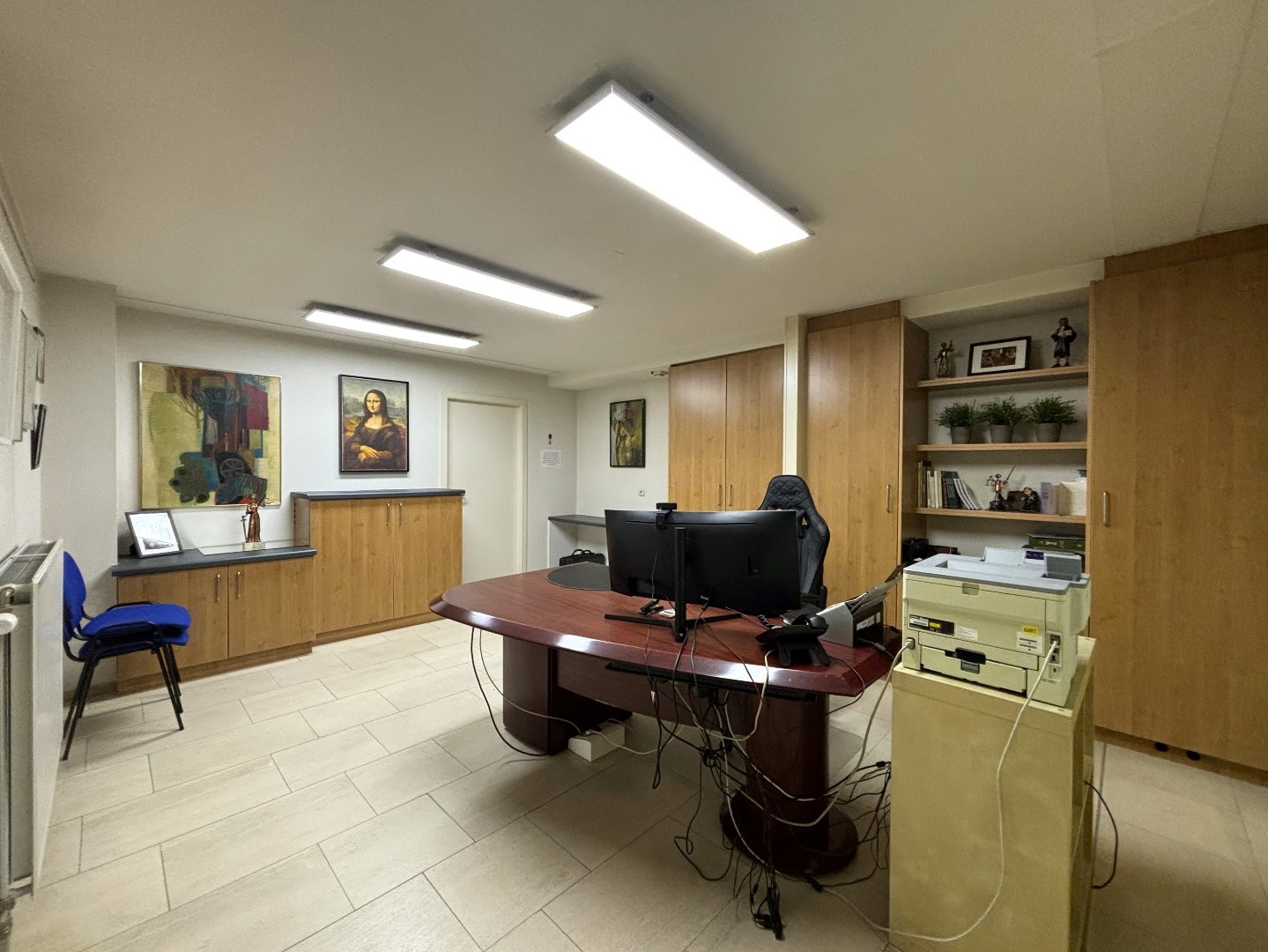 Energiezuinig 1 slpk. appt. met onderliggend praktijk- of kantoorruimte in centrum Lommel 