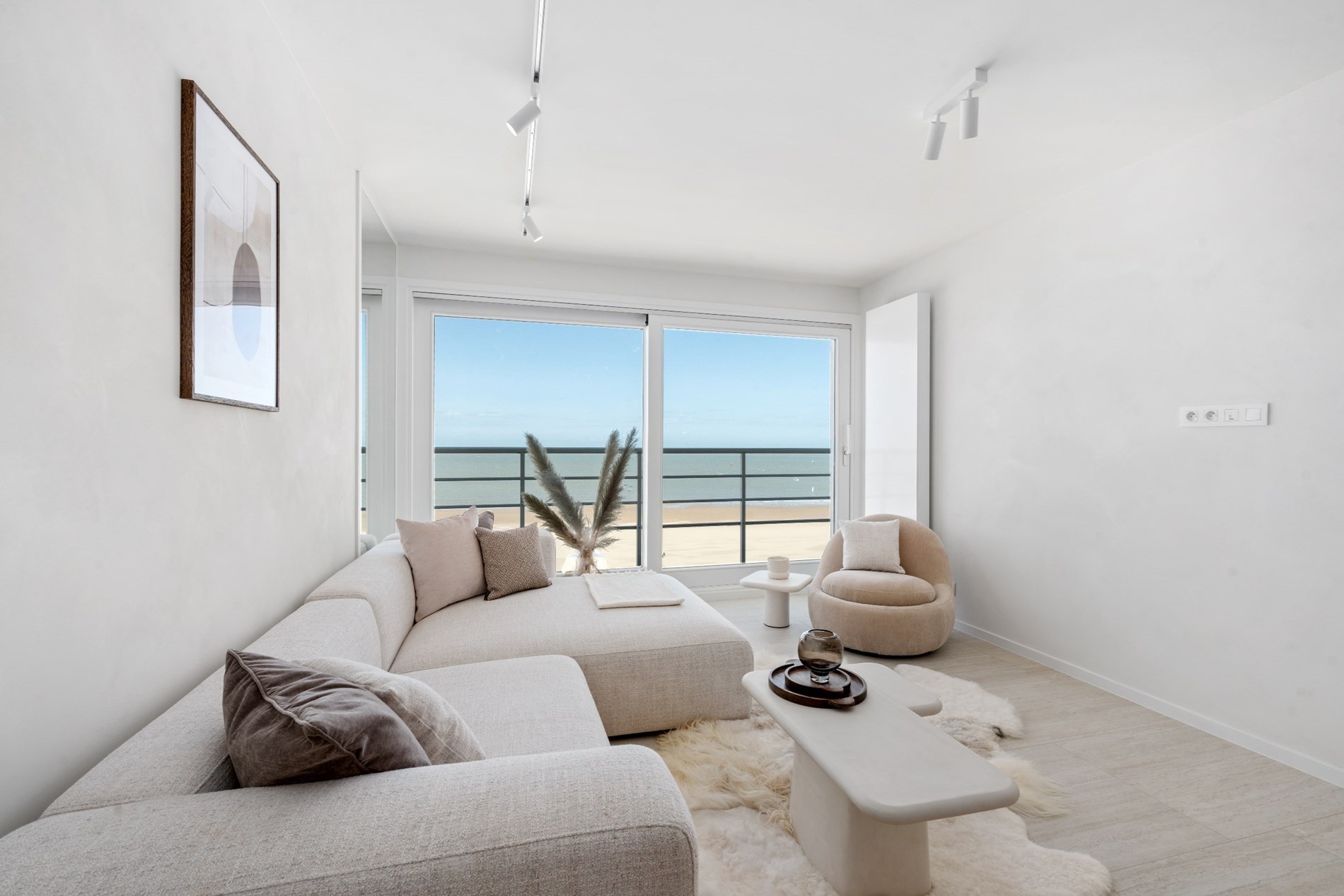 Appartement enti&#232;rement r&#233;nov&#233; b&#233;n&#233;ficiant d&#39;une vue panoramique sur la digue de Duinbergen ! (possibilit&#233; d&#39;achat d&#39;un garage) 