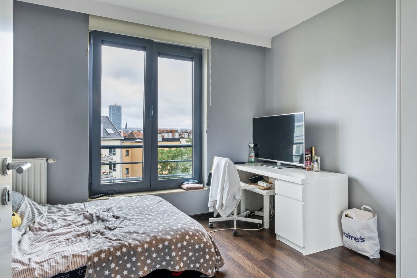 Ruim appartement met 3 slaapkamers met 2 terrassen en 2 parkeerplaatsen te Brussel 