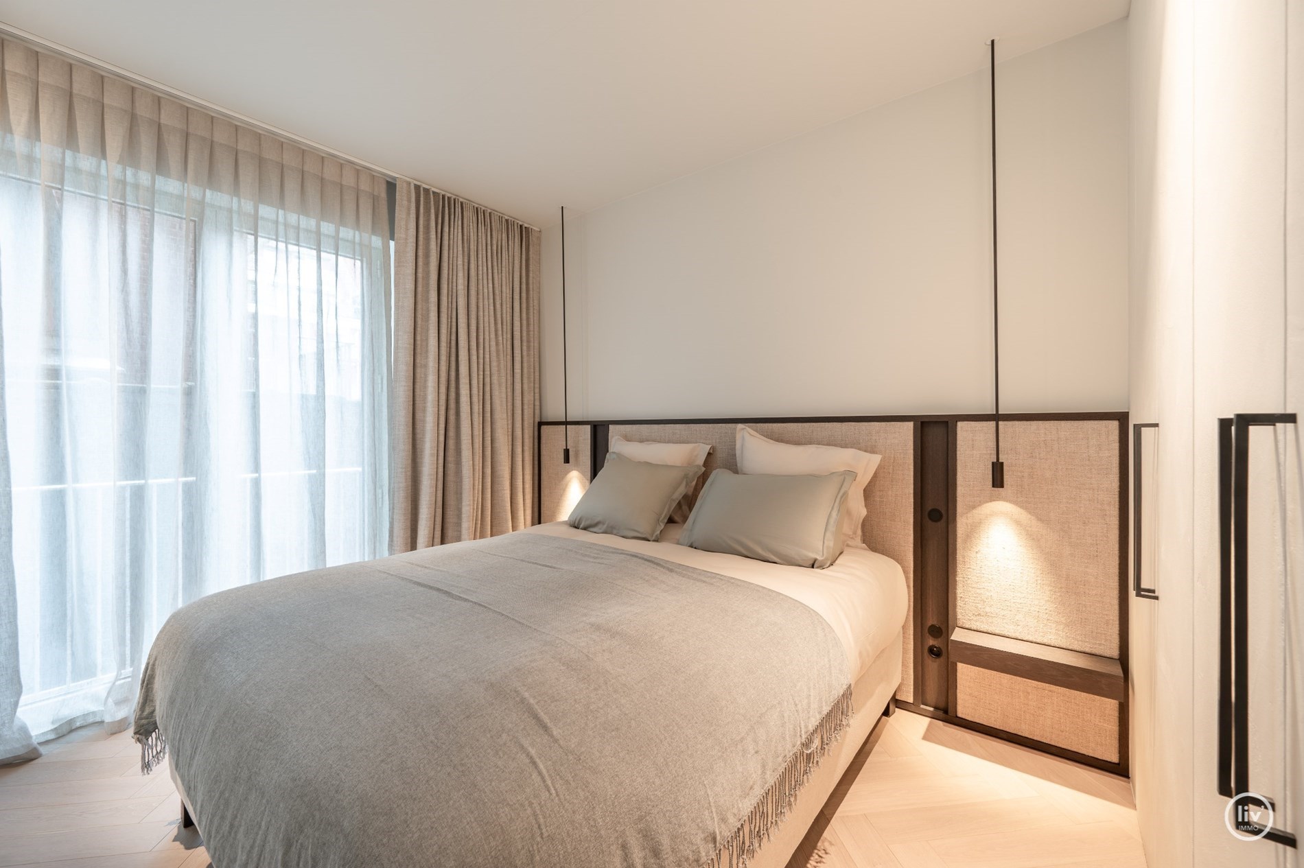 OPENDEURDAG vrijdag 11 juli 2025 van 16:15 tot 18:00 in de Van Bunnenlaan 32, 8300 Knokke-Heist. Magnifiek gerenoveerd appartement van 150 m&#178; met open zicht op de Heilighart kerk – Dumortierlaan, Knok 