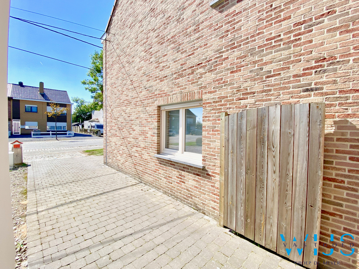 Tof woonhuis op een ideale locatie in OOSTEEKLO ! 