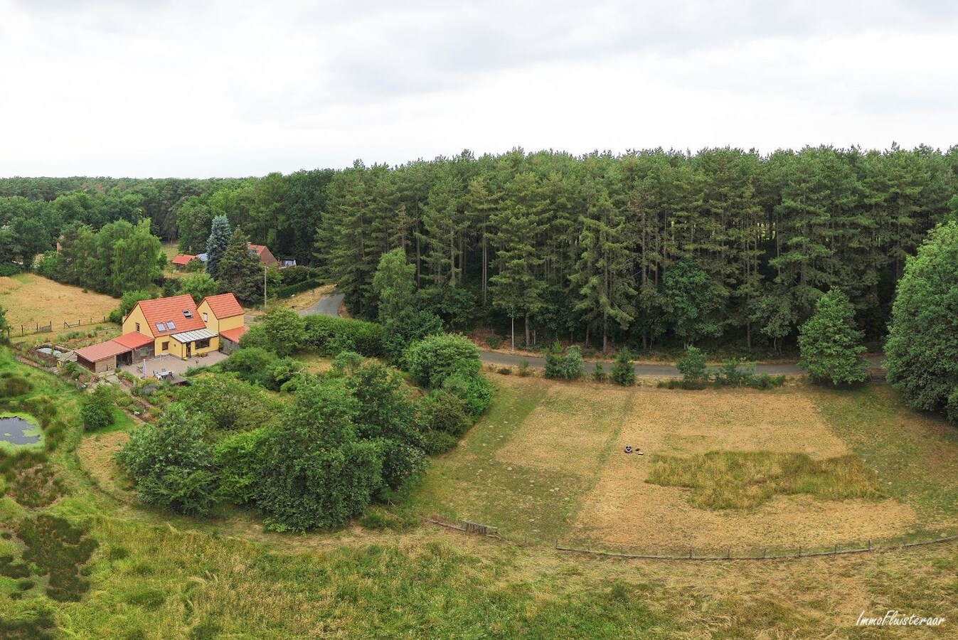 Gezellige woning midden in het groen op een perceel van ca. 1ha16 